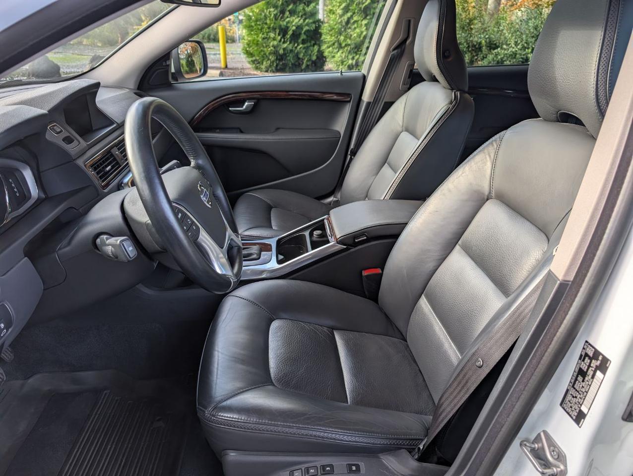 2014 Volvo XC70 T6 AWD Premier Plus w/High Performance Audio, Blind Spot Information, Moon Roof & Heated Leather Sea Portland OR