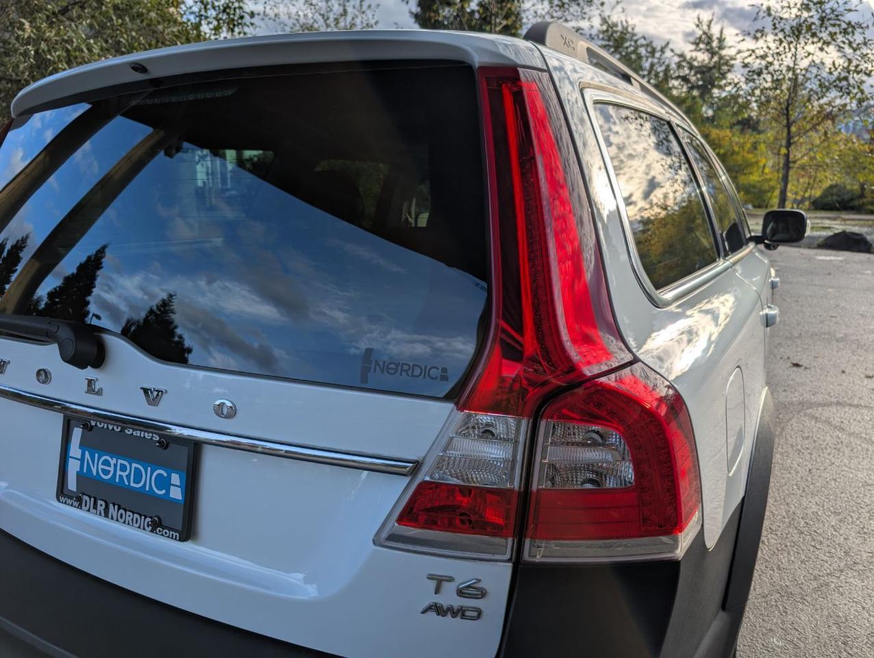 2014 Volvo XC70 T6 AWD Premier Plus w/High Performance Audio, Blind Spot Information, Moon Roof & Heated Leather Sea Portland OR