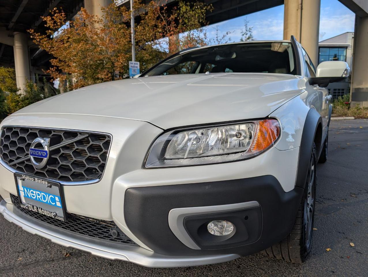 2014 Volvo XC70 T6 AWD Premier Plus w/High Performance Audio, Blind Spot Information, Moon Roof & Heated Leather Sea Portland OR
