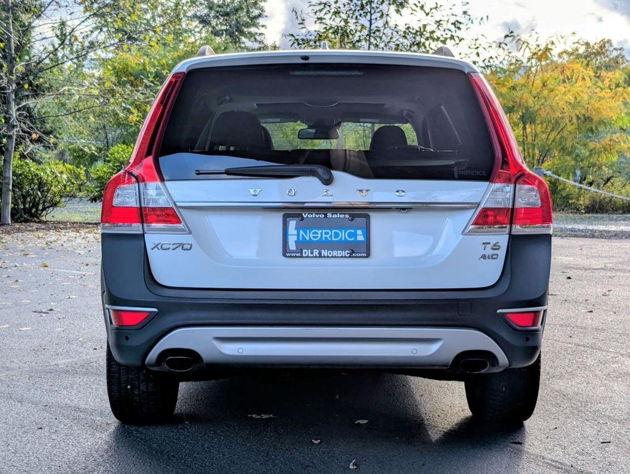 2014 Volvo XC70 T6 AWD Premier Plus w/High Performance Audio, Blind Spot Information, Moon Roof & Heated Leather Sea Portland OR