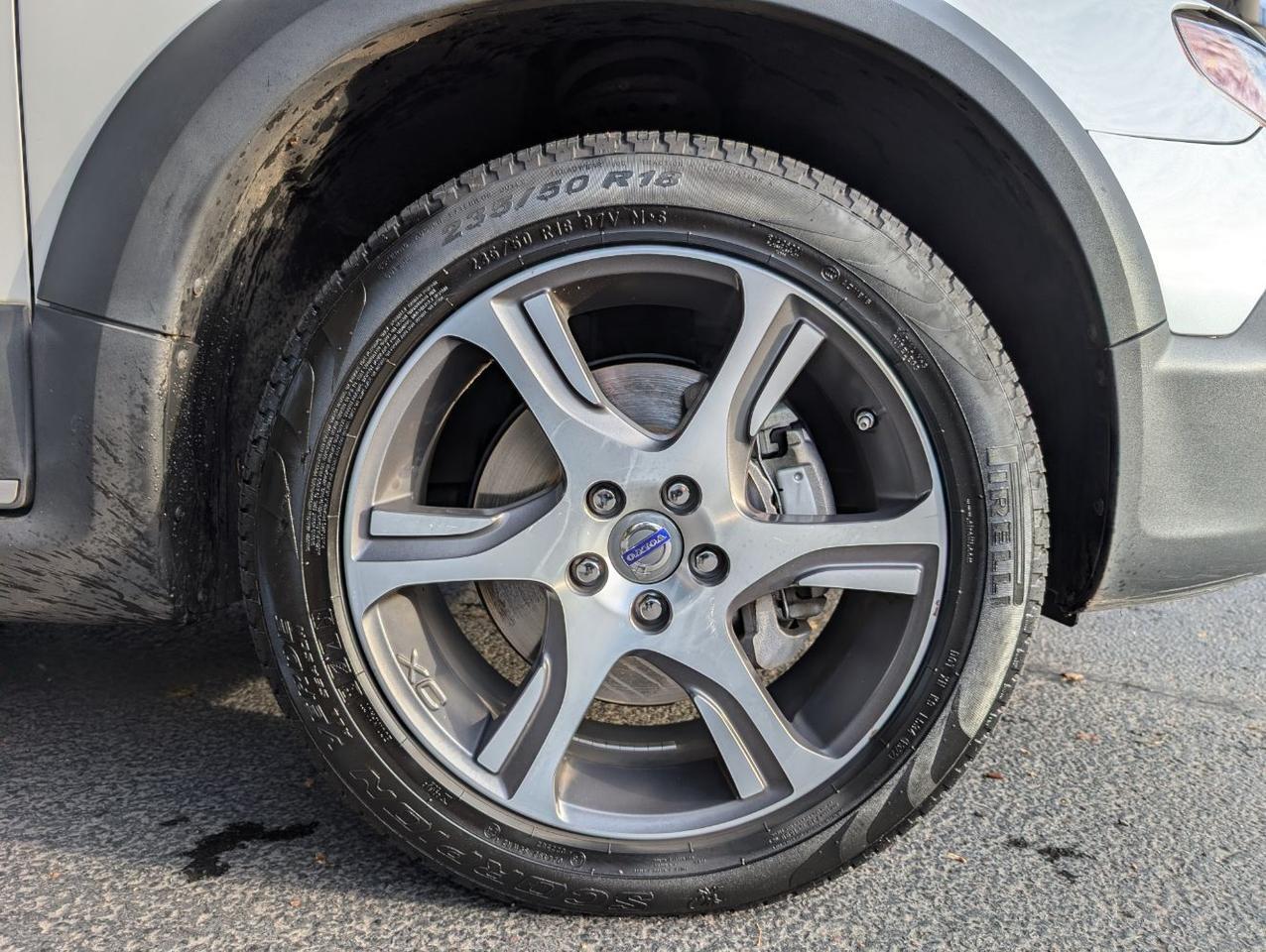 2014 Volvo XC70 T6 AWD Premier Plus w/High Performance Audio, Blind Spot Information, Moon Roof & Heated Leather Sea Portland OR