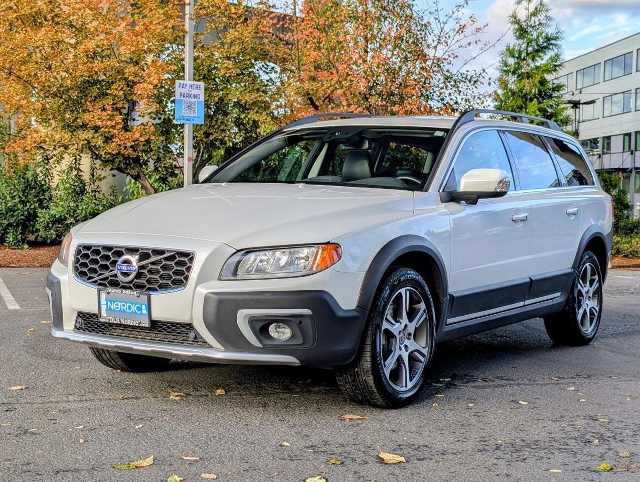 2014 Volvo XC70 T6 AWD Premier Plus w/High Performance Audio, Blind Spot Information, Moon Roof & Heated Leather Sea Portland OR