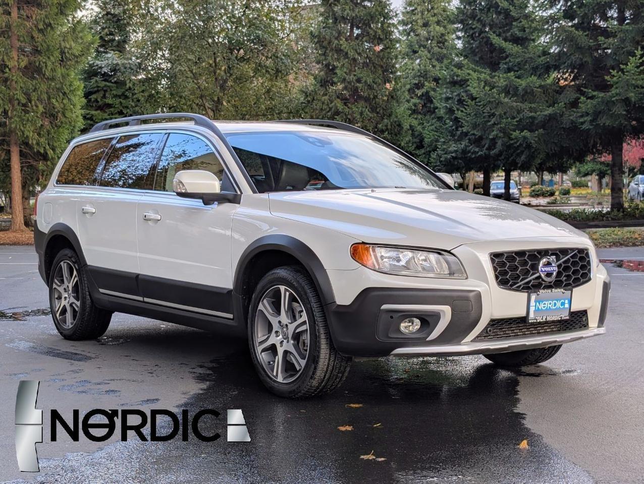 2014 Volvo XC70 T6 AWD Premier Plus w/High Performance Audio, Blind Spot Information, Moon Roof & Heated Leather Sea