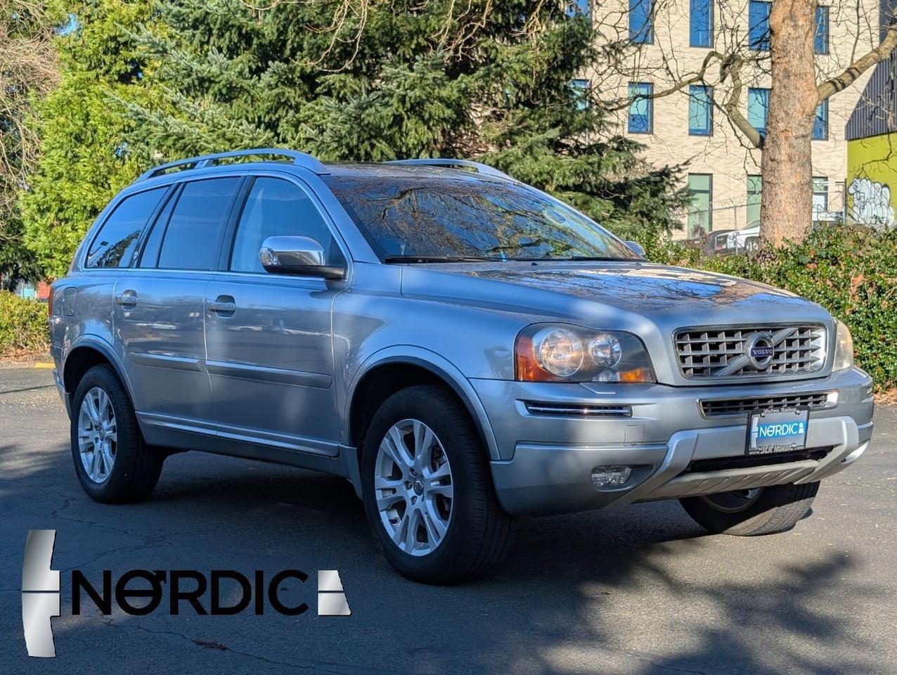 2014 Volvo XC90 3.2 AWD | High Performance Audio, Heated Leather Seats, Third Row & Moon Roof