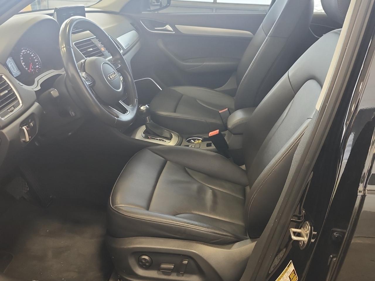 2015 Audi Q3 Technik | KEYLESS START | PANO ROOF | LEATHER | BACKUPCAM | NO ACCIDENT Toronto ON