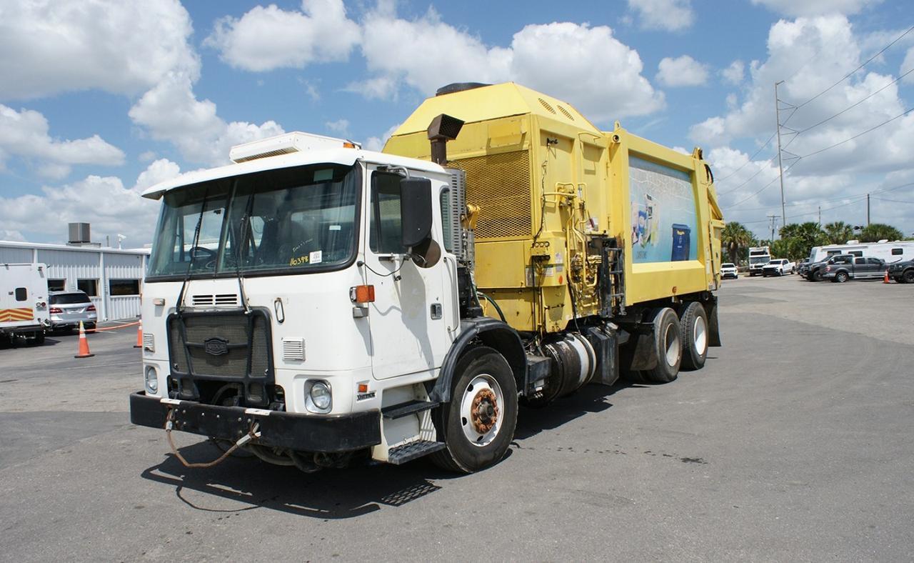2015 Autocar ACX64 28 Yard Heil Side Loader Garbage Truck