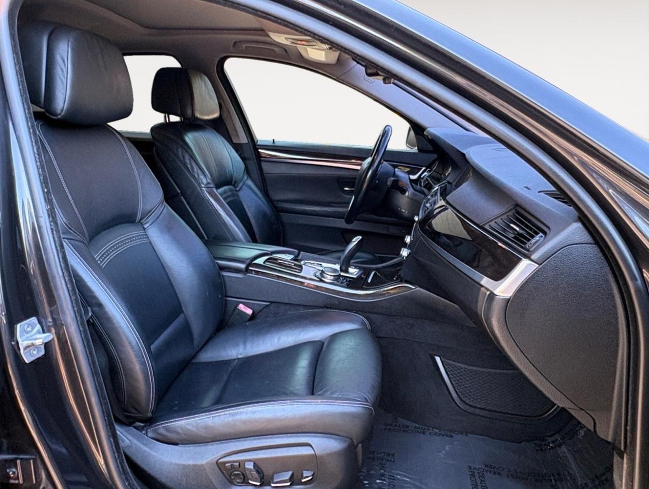 2015 BMW 5 Series 528i, HEADS-UP DISPLAY, PADDLE SHIFTERS, SUNROOF, HEATED SEATS, TINTED WINDOWS, BACKUP CAMERA WITH PARKING SENSORS, NAVIGATION, POWER SEATS, BLUETOOTH/AUX PORT, LOW MILES, CLEAN CARFAX, RIDE IN STYLE ON THE ROAD! Virginia Beach VA