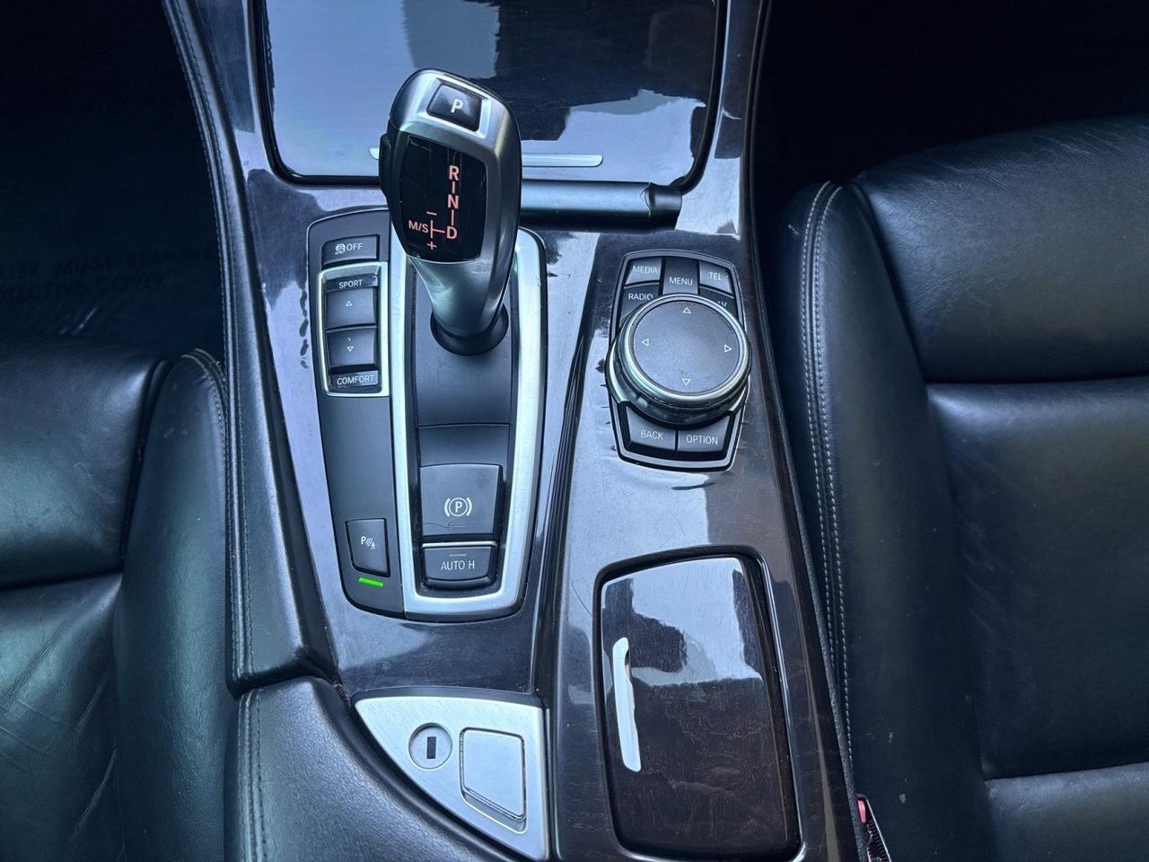 2015 BMW 5 Series 528i, HEADS-UP DISPLAY, PADDLE SHIFTERS, SUNROOF, HEATED SEATS, TINTED WINDOWS, BACKUP CAMERA WITH PARKING SENSORS, NAVIGATION, POWER SEATS, BLUETOOTH/AUX PORT, LOW MILES, CLEAN CARFAX, RIDE IN STYLE ON THE ROAD! Virginia Beach VA