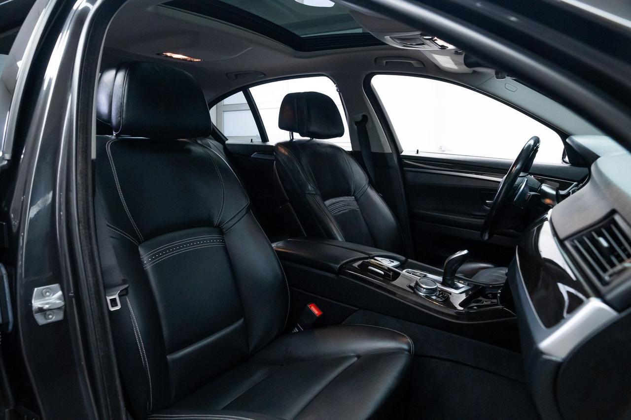 2015 BMW 5 Series 550i xDrive Dynamic Handling Package Luxury Line Portland OR