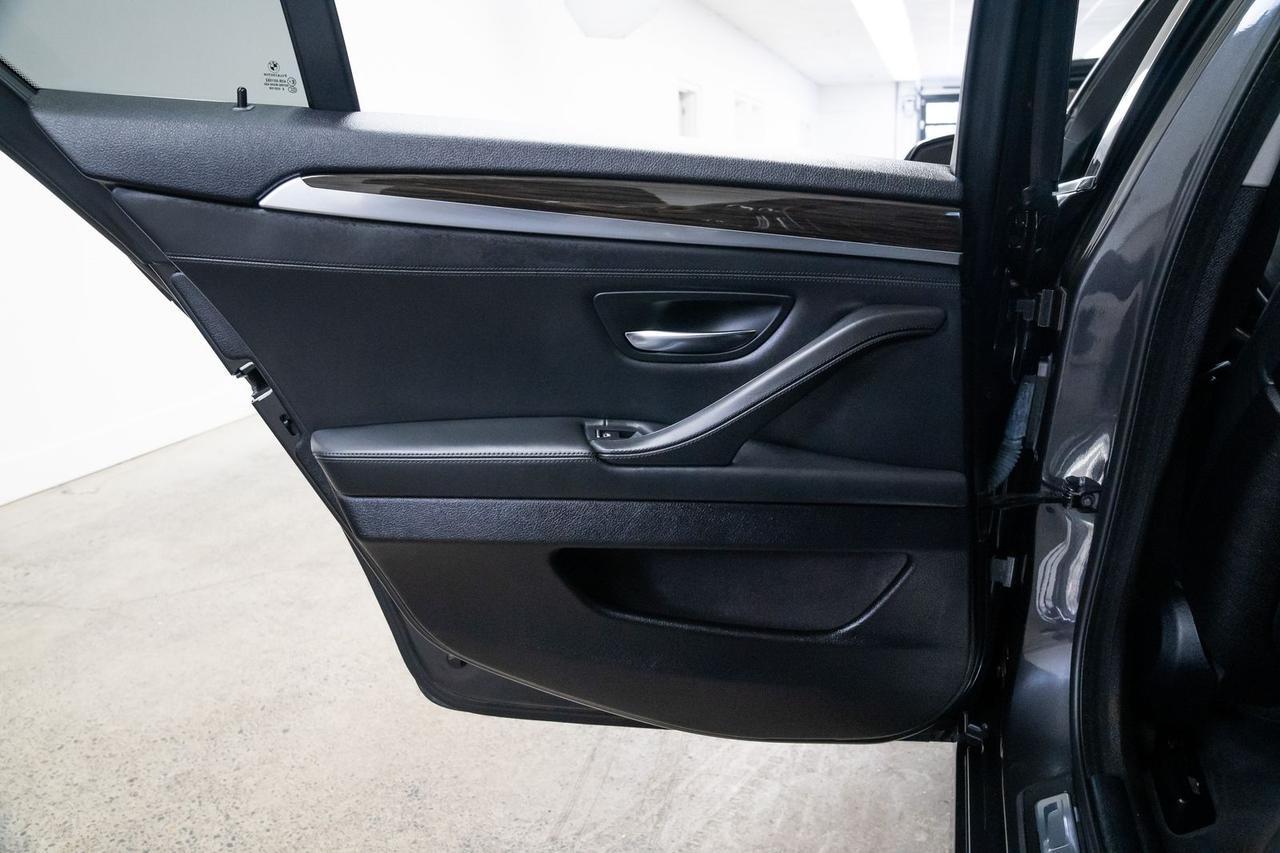 2015 BMW 5 Series 550i xDrive Dynamic Handling Package Luxury Line Portland OR