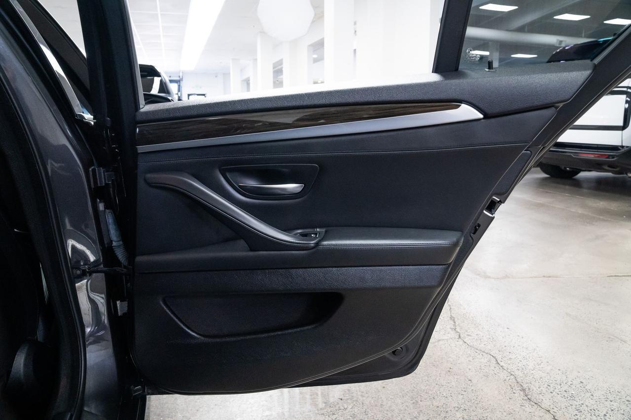 2015 BMW 5 Series 550i xDrive Dynamic Handling Package Luxury Line Portland OR