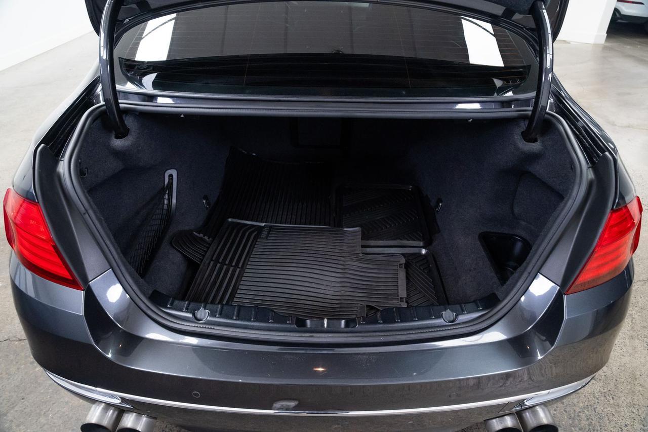 2015 BMW 5 Series 550i xDrive Dynamic Handling Package Luxury Line Portland OR