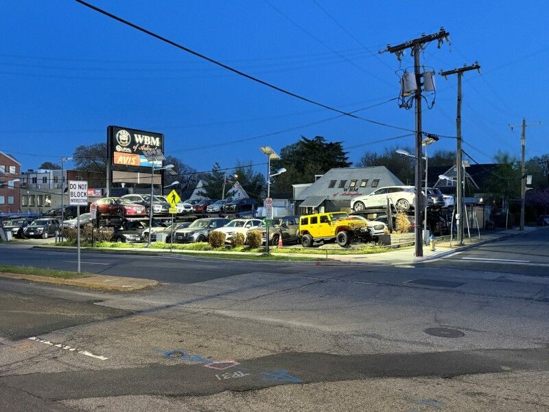 2015 BMW 7 Series 750Li xDrive w/ Luxury Rear Seating Package