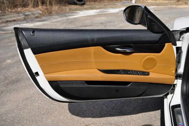 2015 BMW Z4 sDrive35is Roadster / Tech PKG / Cold Weather PKG! High Point NC