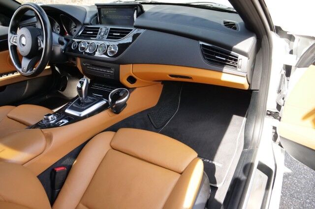 2015 BMW Z4 sDrive35is Roadster / Tech PKG / Cold Weather PKG! High Point NC