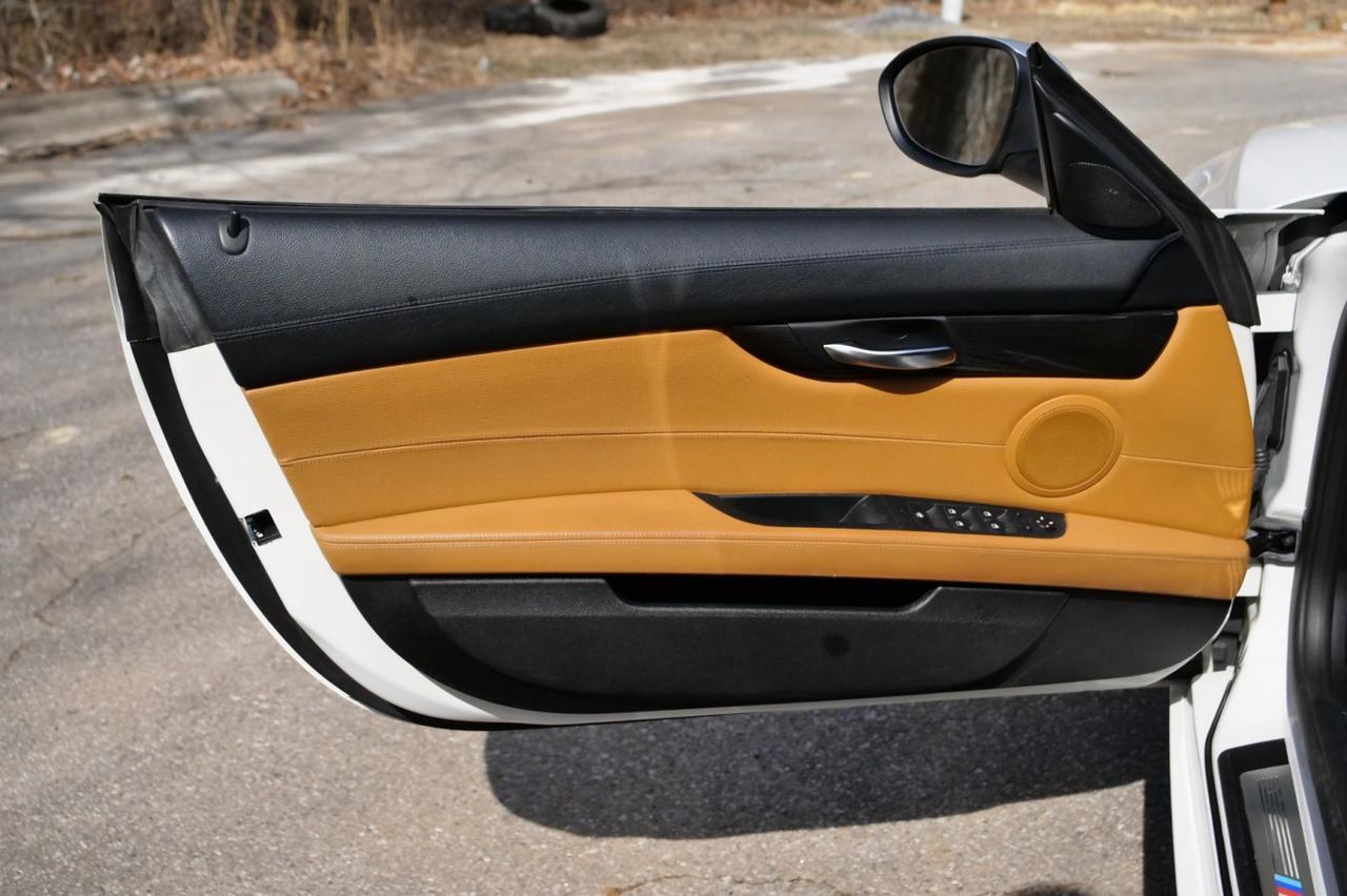 2015 BMW Z4 sDrive35is Roadster / Tech PKG / Cold Weather PKG! Lincolnton NC