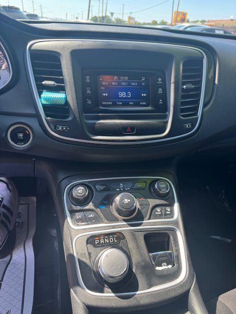 2015 CHRYSLER 200 LIMITED Grand Prairie TX
