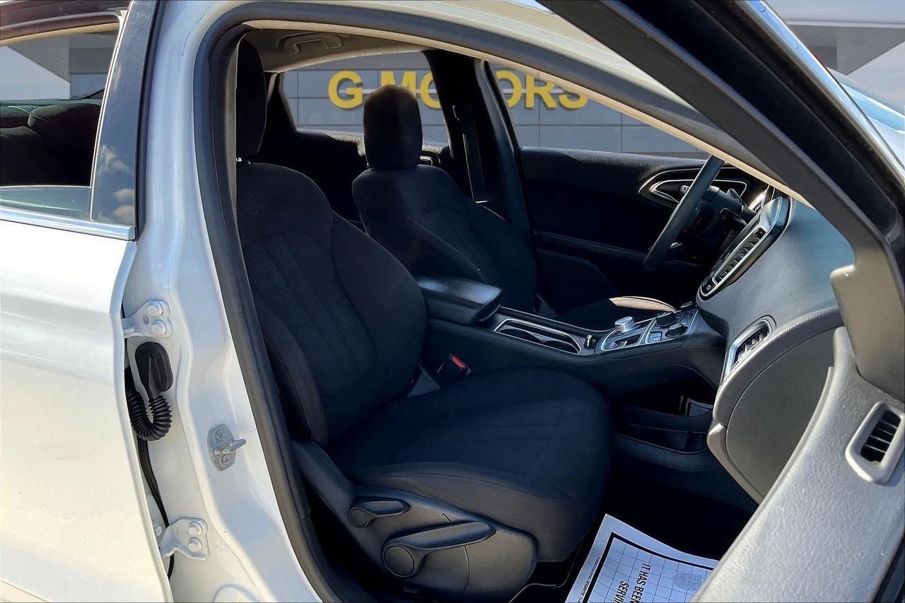 2015 CHRYSLER 200 LX Houston TX