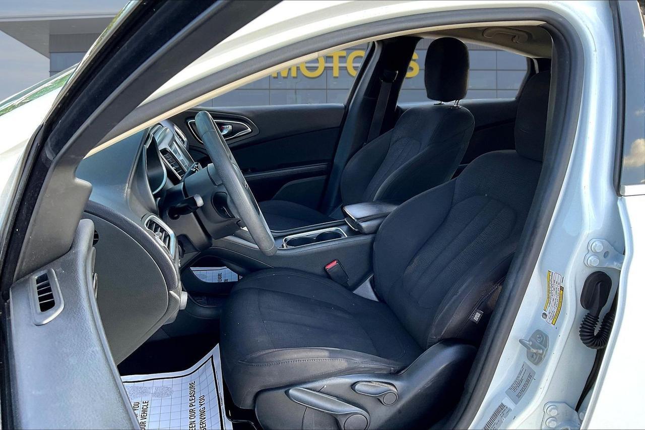 2015 CHRYSLER 200 LX Houston TX