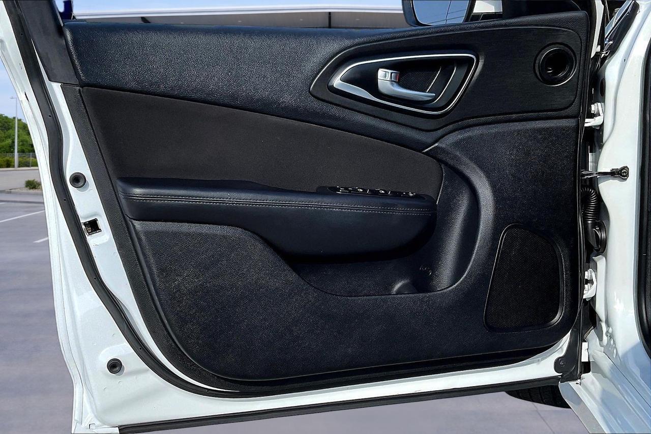 2015 CHRYSLER 200 LX Houston TX