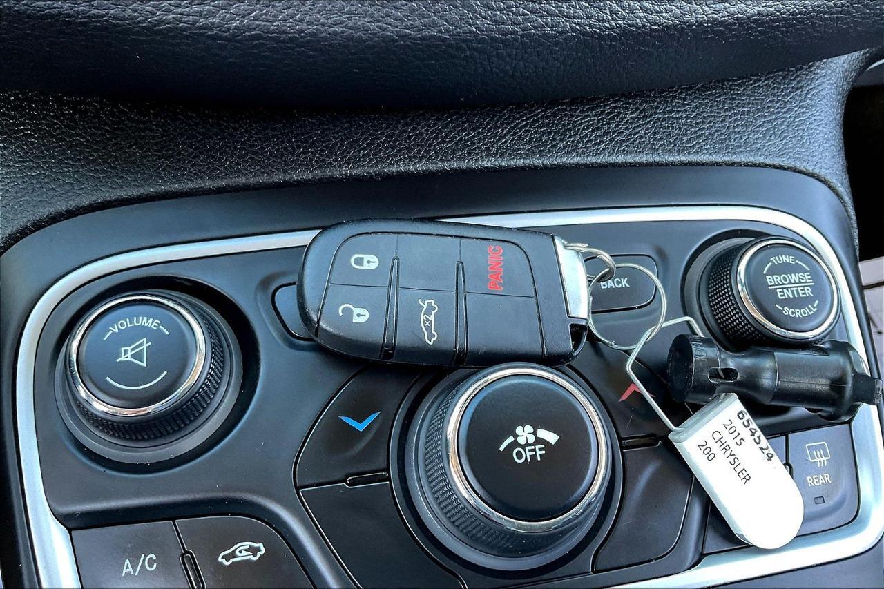 2015 CHRYSLER 200 LX Houston TX