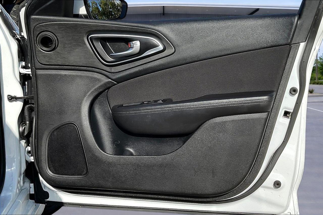 2015 CHRYSLER 200 LX Houston TX