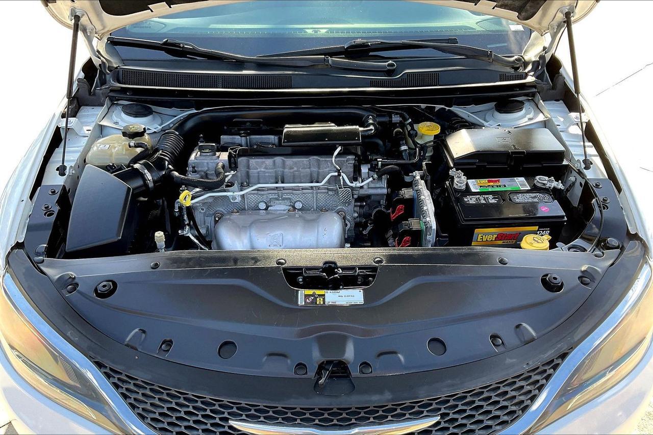 2015 CHRYSLER 200 LX Houston TX