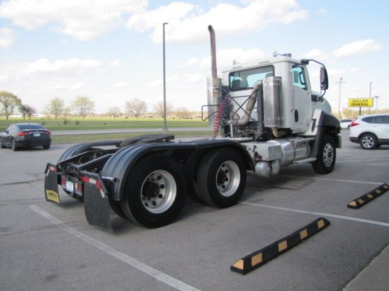2015 Caterpillar CT660 Day Cab Collinsville OK