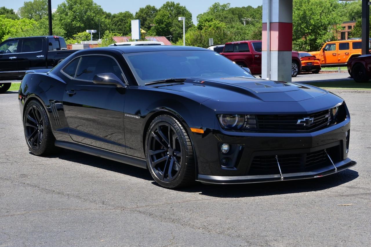 2015 Chevrolet Camaro ZL1 / 6.2L Supercharged V8 / Recaro Seats / Manual! Lincolnton NC