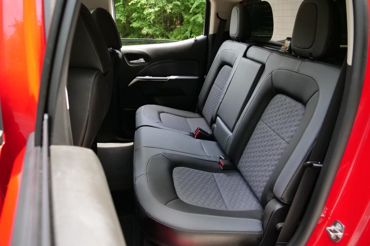 2015 Chevrolet Colorado Z71 4X4 / Bed Topper / Heated Seats! Lincolnton NC