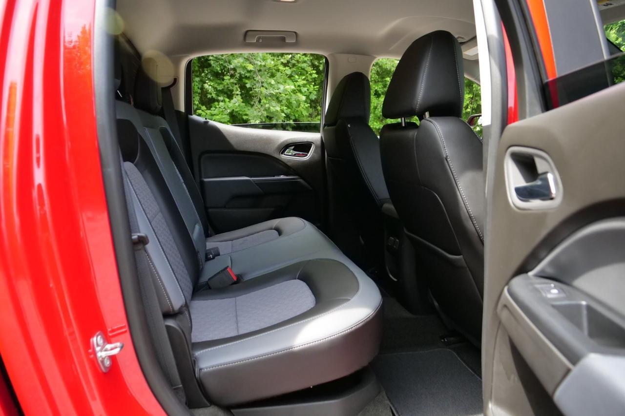2015 Chevrolet Colorado Z71 4X4 / Bed Topper / Heated Seats! Lincolnton NC