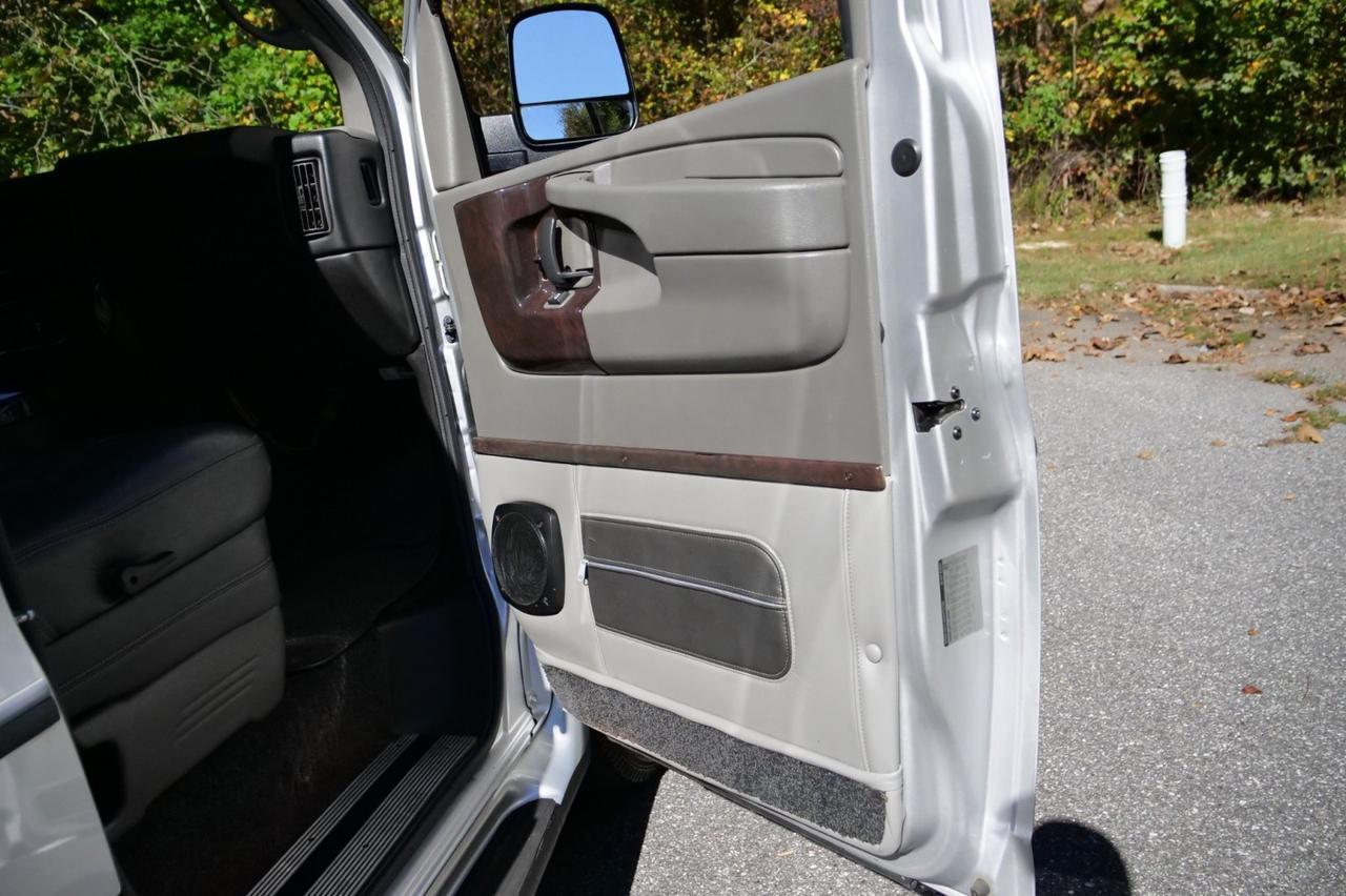 2015 Chevrolet Express Explorer Conversion Van / Limited SE / 9 Passenger! Lincolnton NC