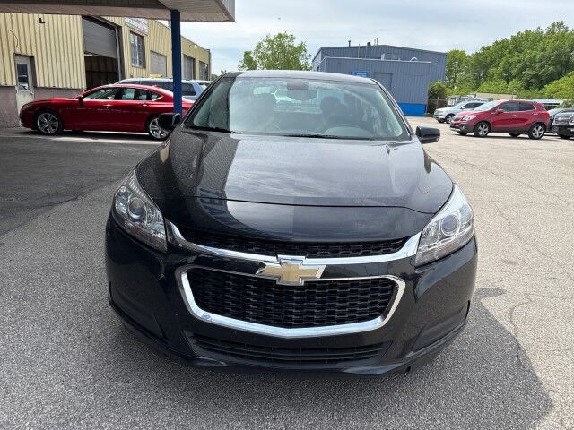 2015 Chevrolet Malibu 1LT photo 2