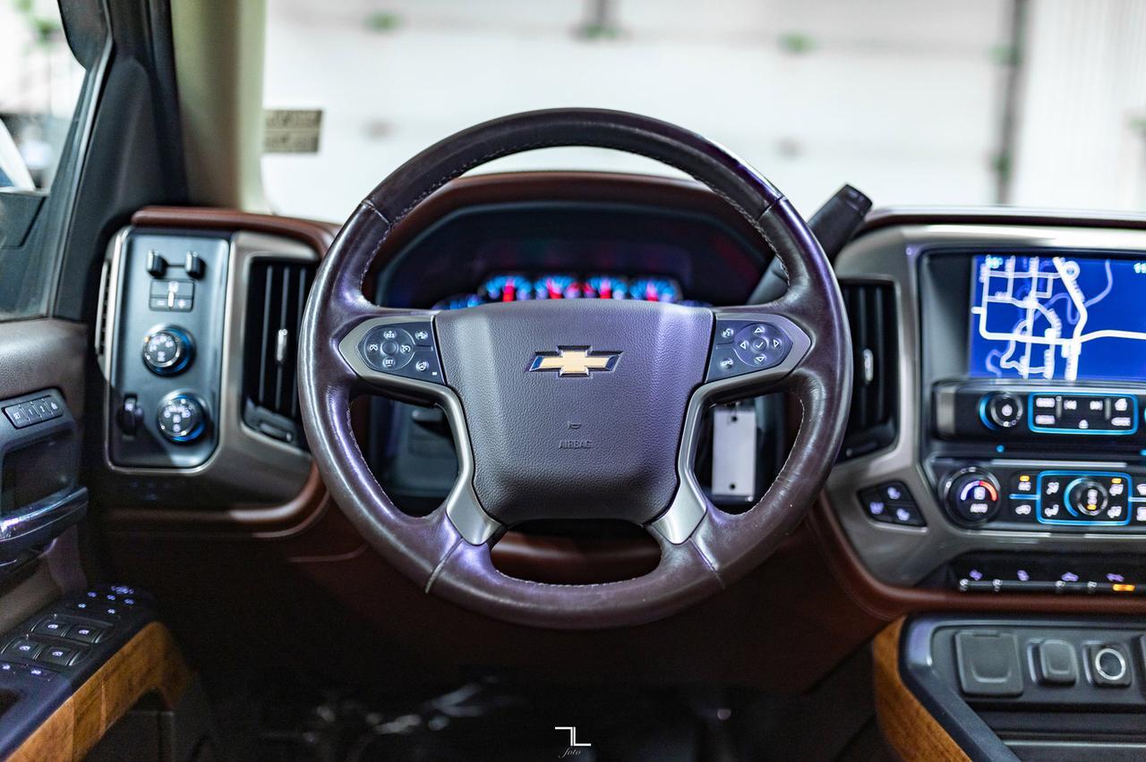 2015 Chevrolet Silverado 1500 4x4 Crew Cab High Country Leather Roof Nav BCam Red Deer AB