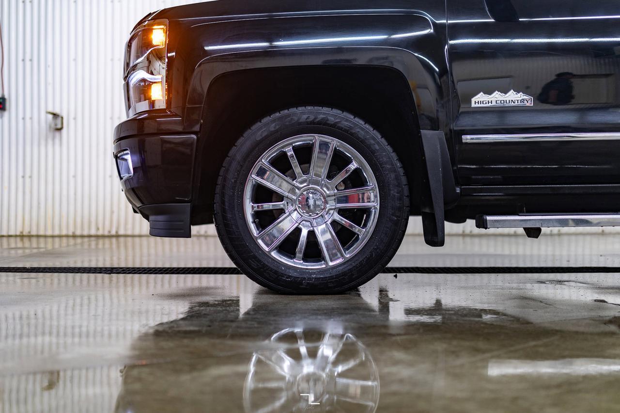 2015 Chevrolet Silverado 1500 4x4 Crew Cab High Country Leather Roof Nav BCam Red Deer AB