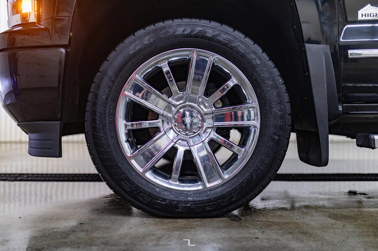 2015 Chevrolet Silverado 1500 4x4 Crew Cab High Country Leather Roof Nav BCam Red Deer AB