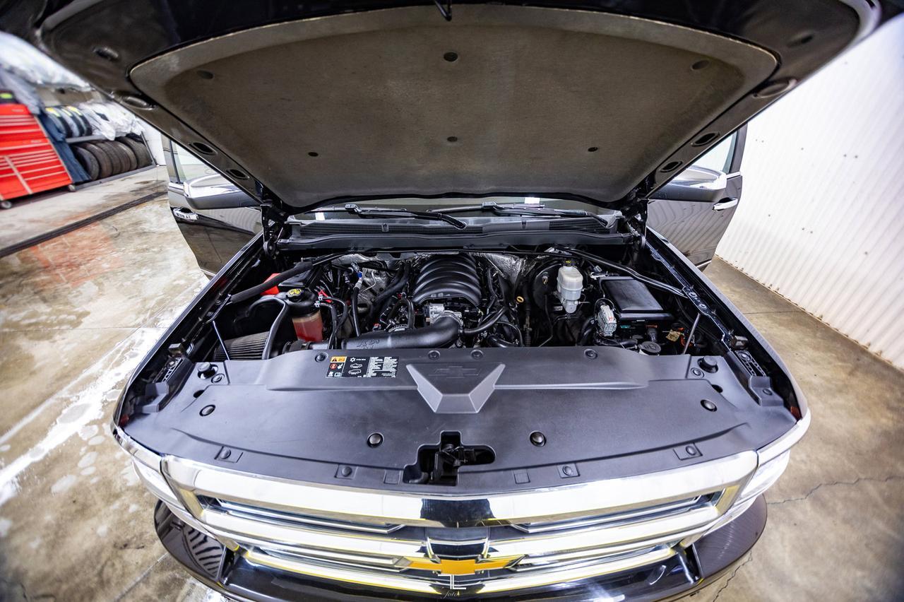 2015 Chevrolet Silverado 1500 4x4 Crew Cab High Country Leather Roof Nav BCam Red Deer AB