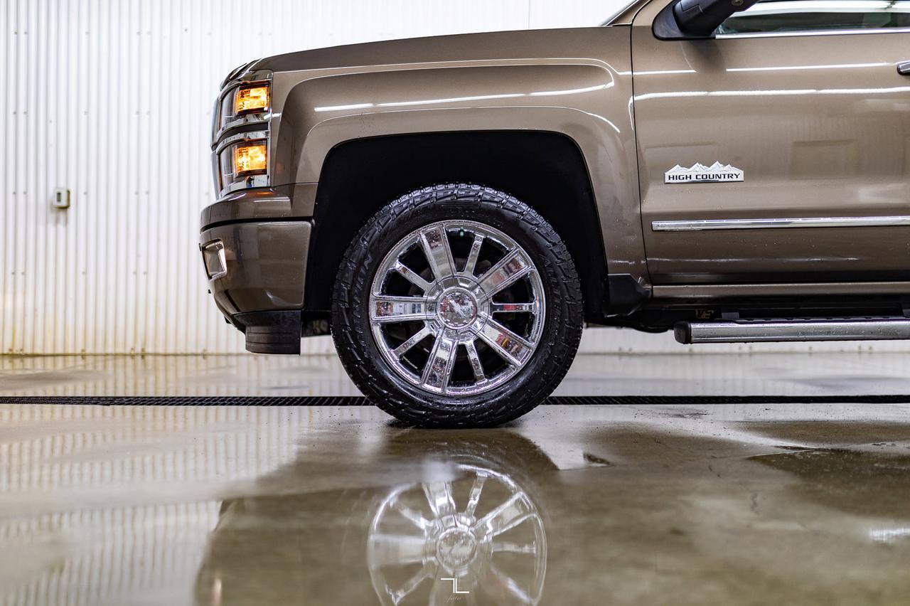 2015 Chevrolet Silverado 1500 4x4 Crew Cab High Country Leather Roof Nav Red Deer AB