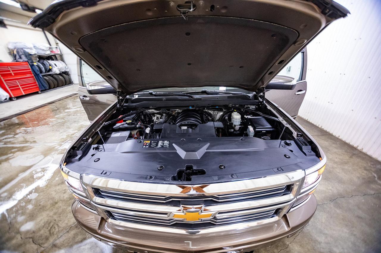 2015 Chevrolet Silverado 1500 4x4 Crew Cab High Country Leather Roof Nav Red Deer AB
