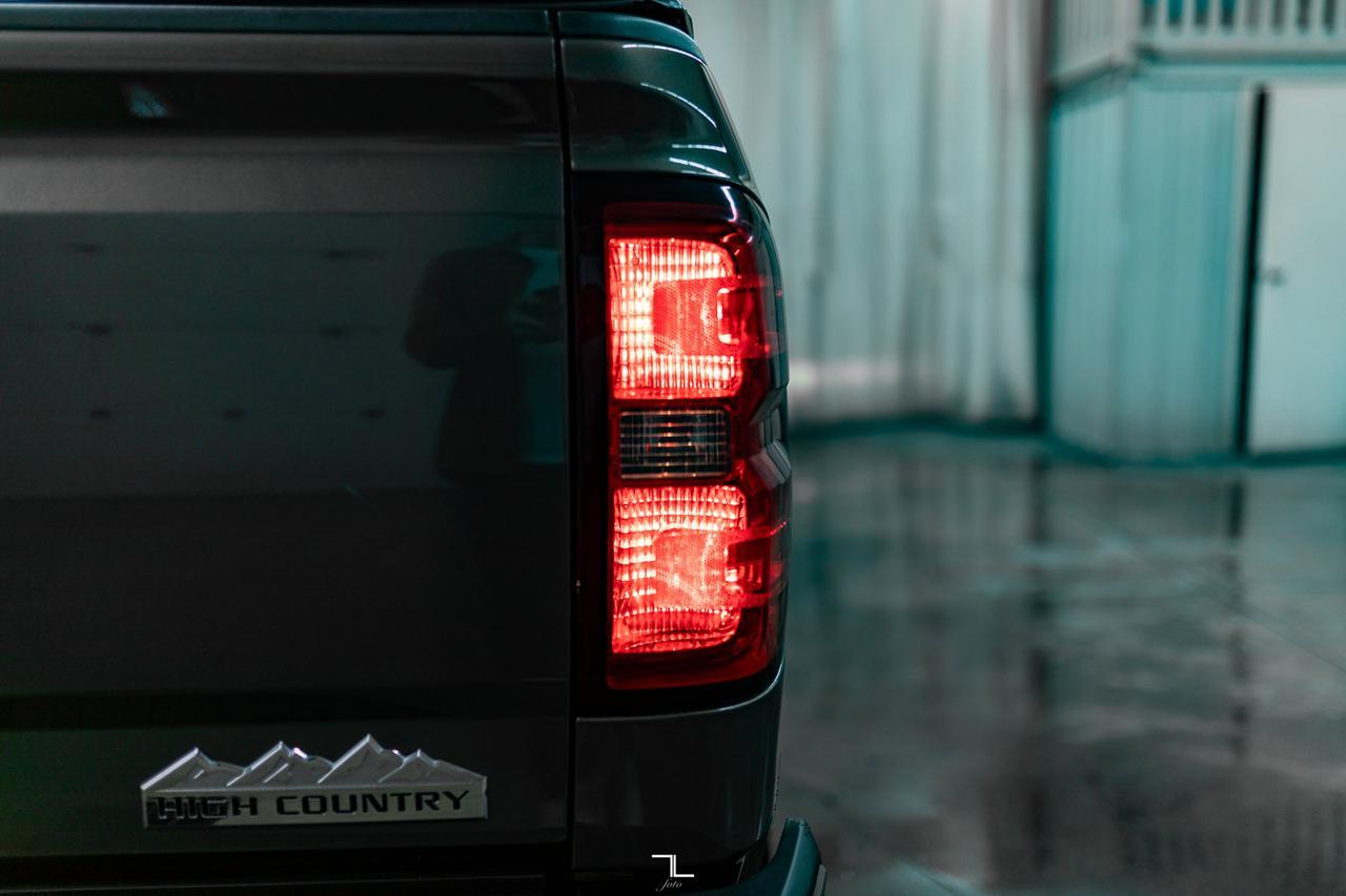 2015 Chevrolet Silverado 1500 4x4 Crew Cab High Country Leather Roof Nav Red Deer AB