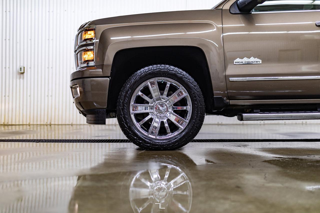 2015 Chevrolet Silverado 1500 4x4 Crew Cab High Country Leather Roof Nav Red Deer AB