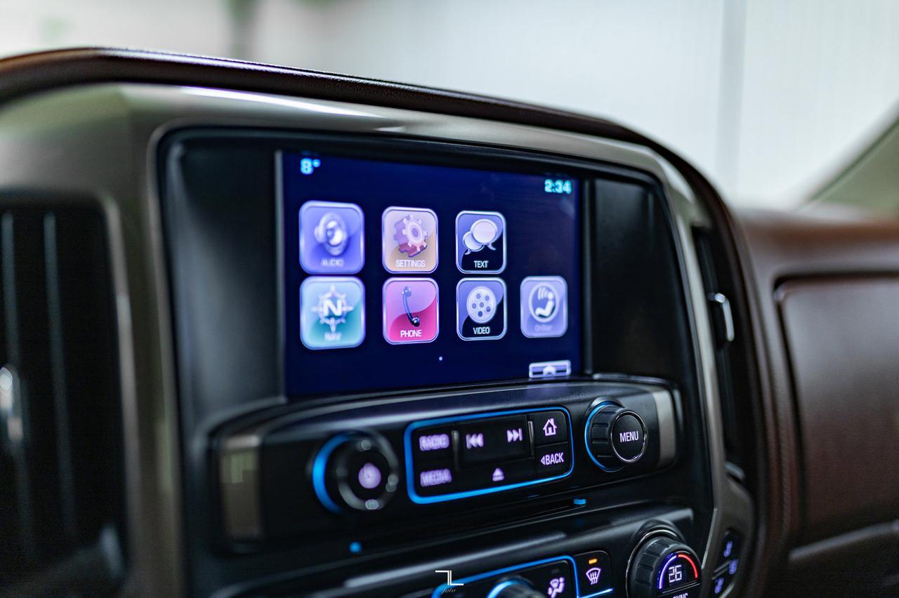 2015 Chevrolet Silverado 1500 4x4 Crew Cab High Country Leather Roof Nav Red Deer AB