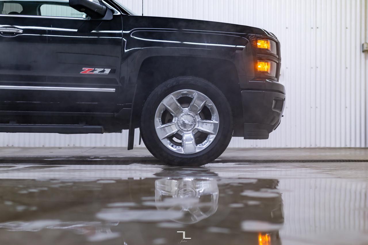 2015 Chevrolet Silverado 1500 4x4 Crew Cab LTZ Z71 Leather Roof Nav Red Deer AB