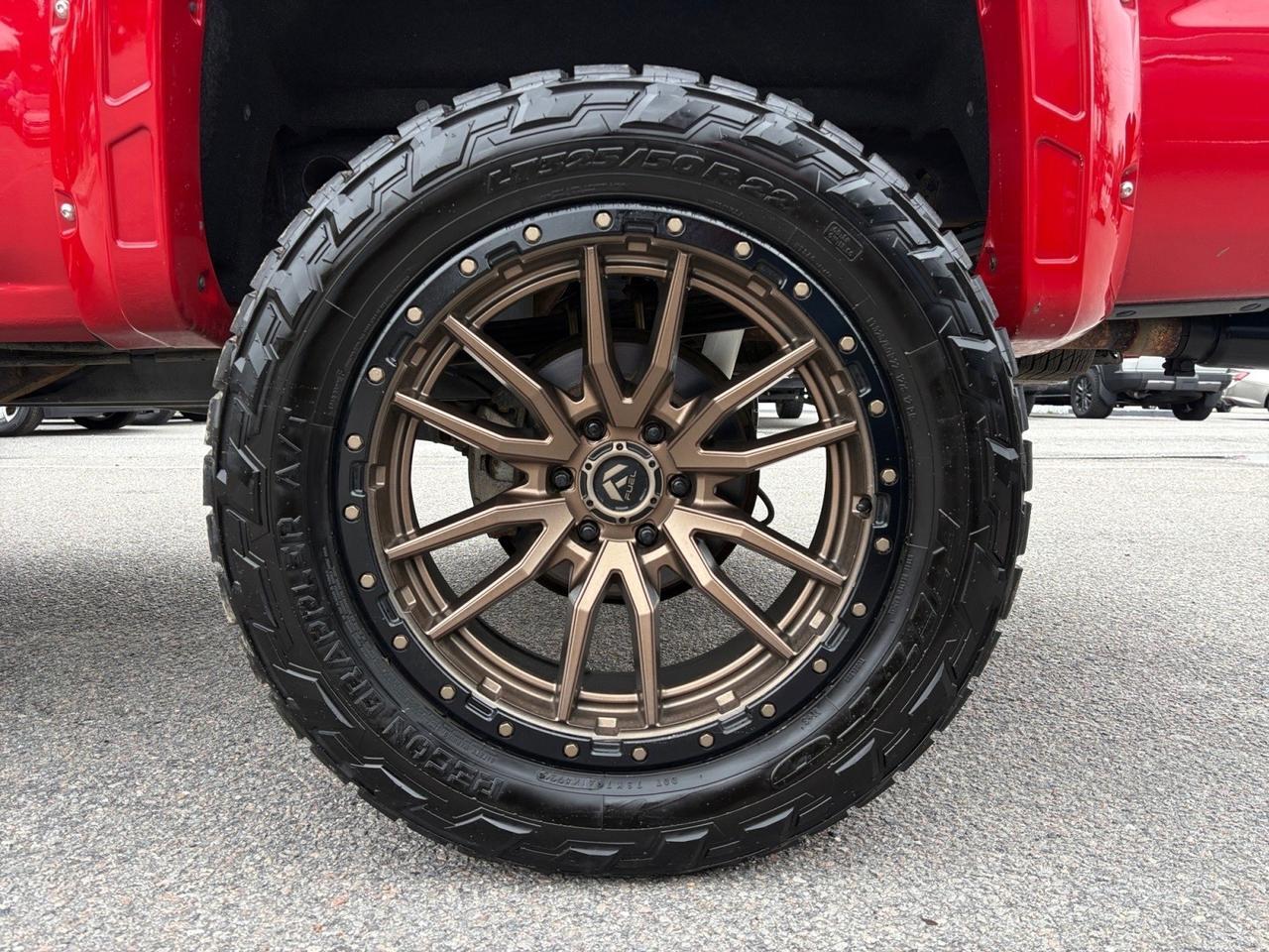 2015 Chevrolet Silverado 1500 LT, LIFTED, RUNNING BOARDS, TOW PACKAGE, CUSTOM FUEL WHEELS, LIGHT BAR, NAVIGATION, POWER REAR SLIDING WINDOW, LOW MILEAGE, THIS BEAST IS READY TO BE ON THE ROAD! Virginia Beach VA