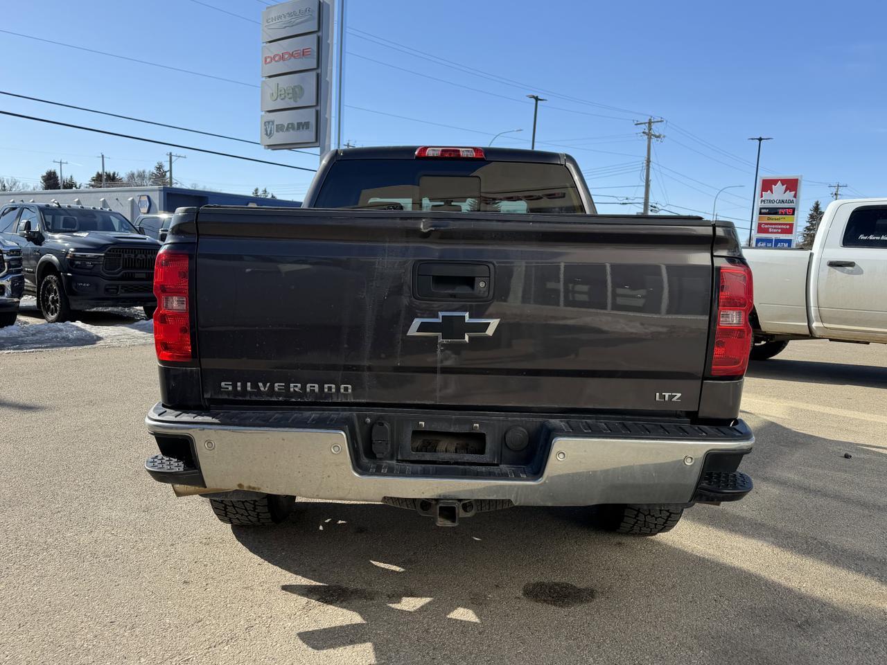 2015 Chevrolet Silverado 1500 LTZ Crew Cab 4x4 | V8 | Leather | Heated Seats | NAV | Remote Start | Rearview Camera | Bluetooth Redwater AB