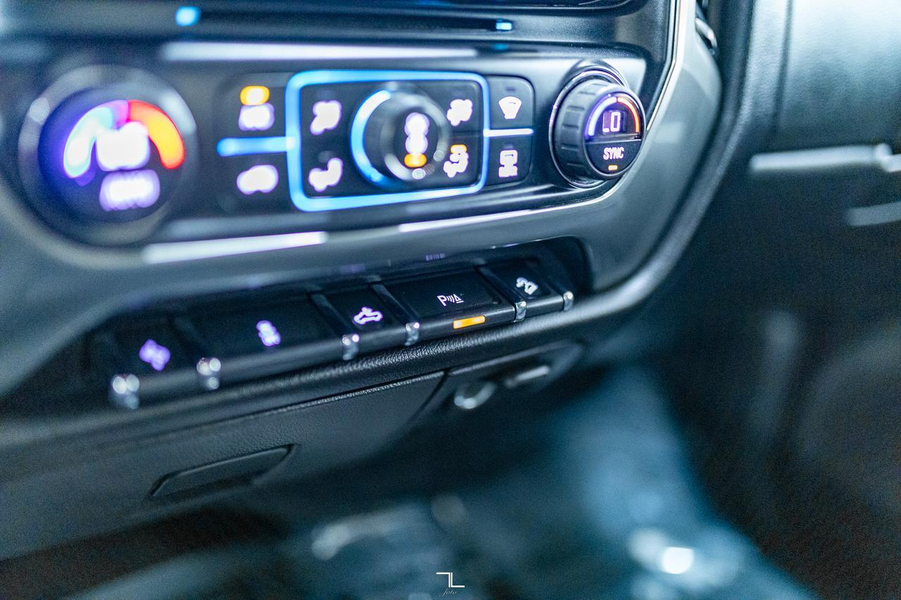 2015 Chevrolet Silverado 2500HD 4x4 Crew Cab LT Z71 BCam Red Deer AB