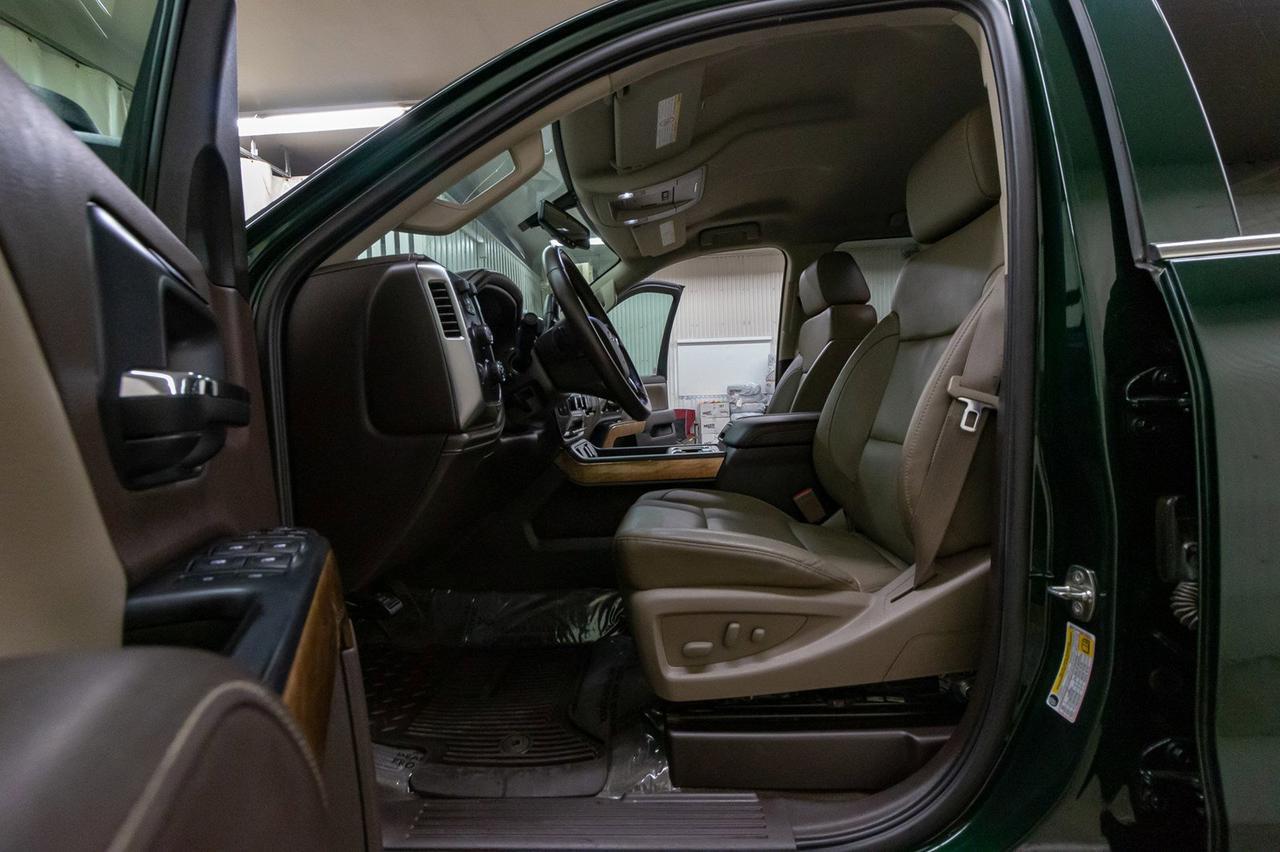 2015 Chevrolet Silverado 2500HD 4x4 Crew Cab LTZ Diesel Leather BCam Red Deer AB