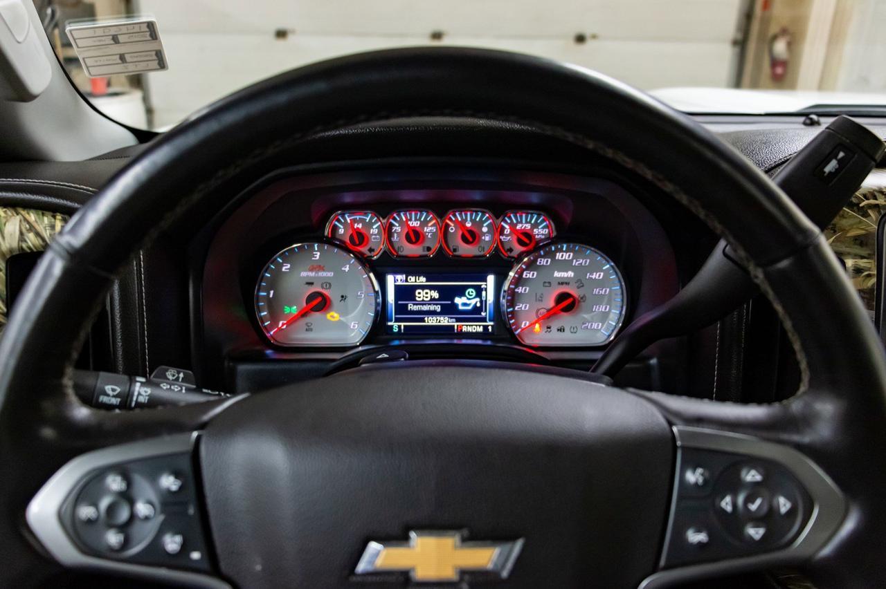 2015 Chevrolet Silverado 2500HD 4x4 Crew Cab LTZ Z71 Duck Commander Red Deer AB