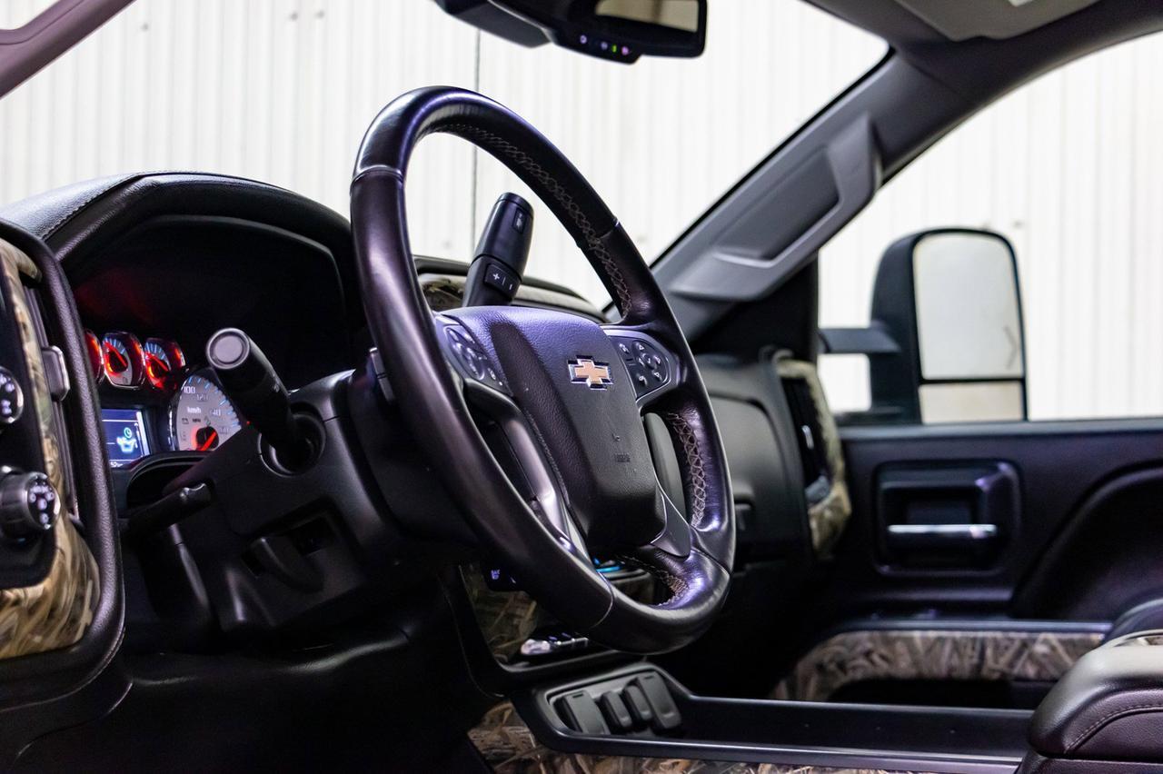 2015 Chevrolet Silverado 2500HD 4x4 Crew Cab LTZ Z71 Duck Commander Red Deer AB