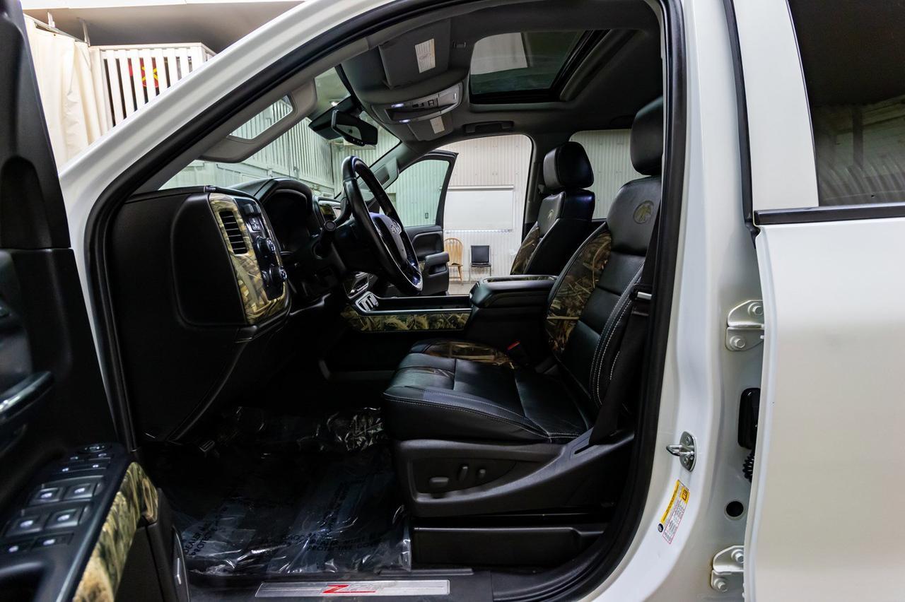 2015 Chevrolet Silverado 2500HD 4x4 Crew Cab LTZ Z71 Duck Commander Red Deer AB